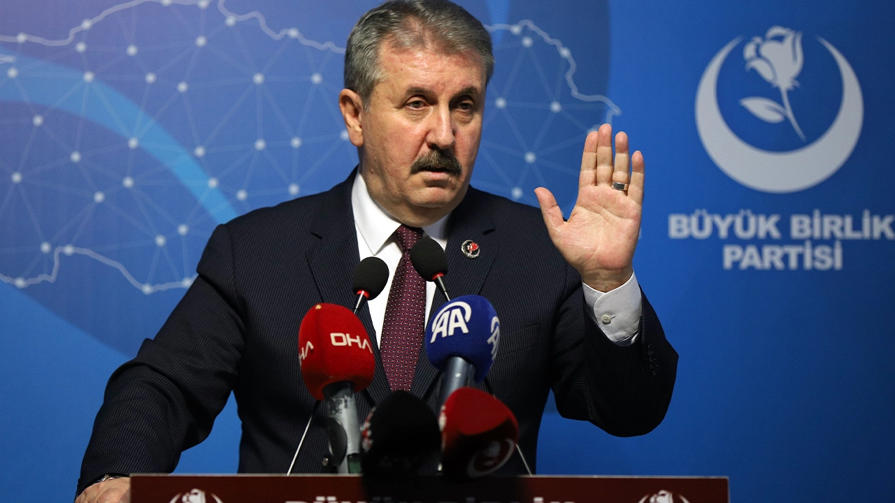 Fatih Erbakan BBP lideri Mustafa Destici'yi hayal kırıklığına uğratmış: 'Özür dilemesini bekliyoruz'