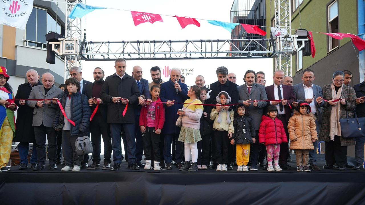 Ümraniye'de çocuk oyun sokağı ve muhtarlık binası açıldı