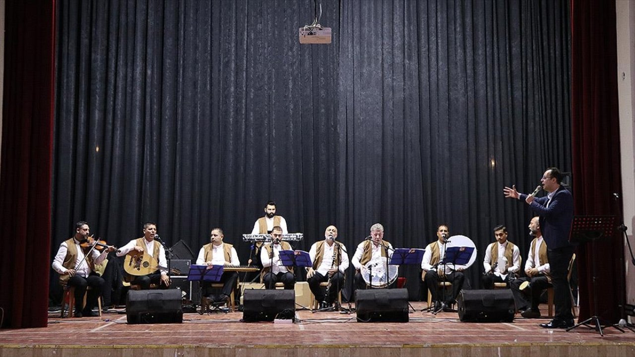 Roman müzisyenlerden Ramazan'a özel ilahi grubu
