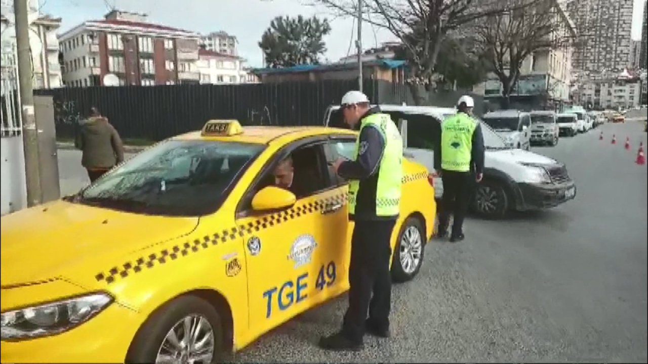 Esenyurt'ta taksi sürücülerine denetim yapıldı