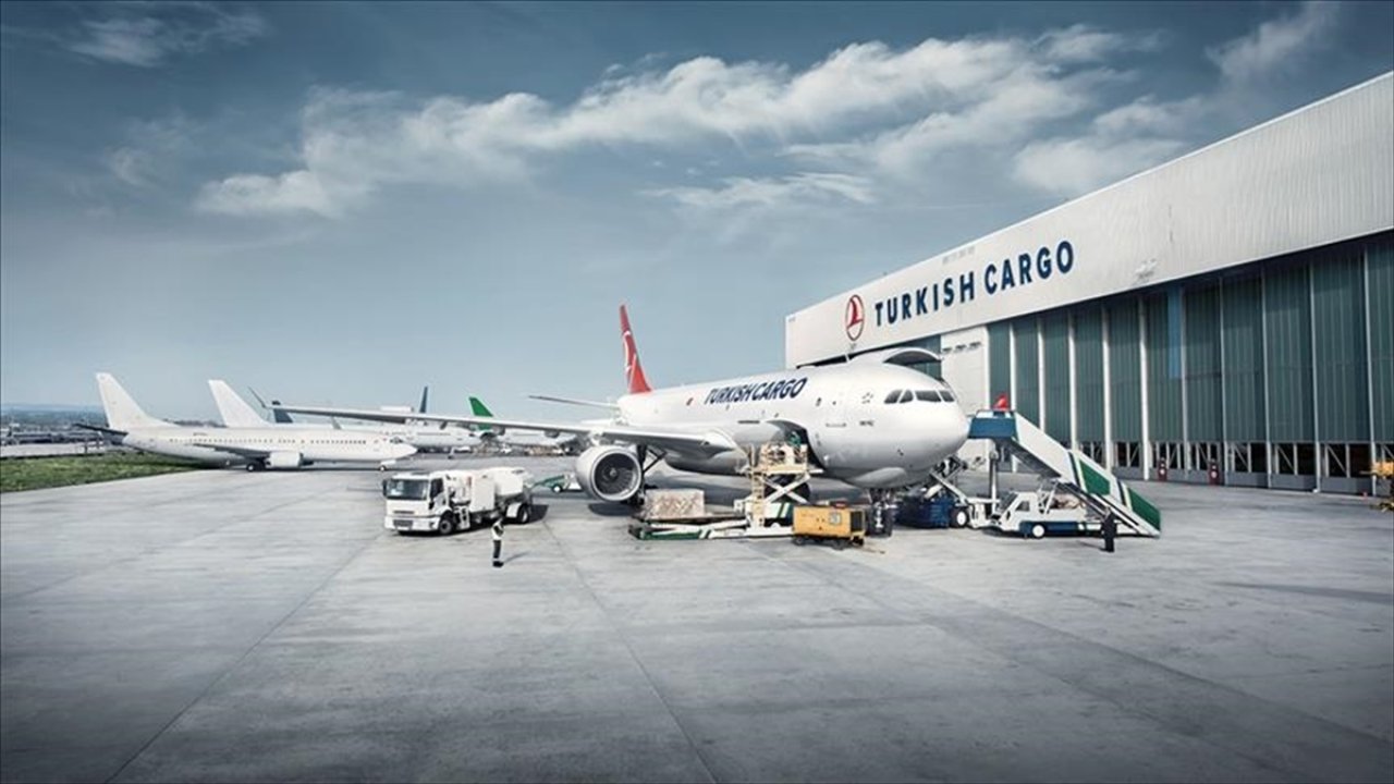 İstanbul havalimanları merkezli seferlerle taşınan yük arttı