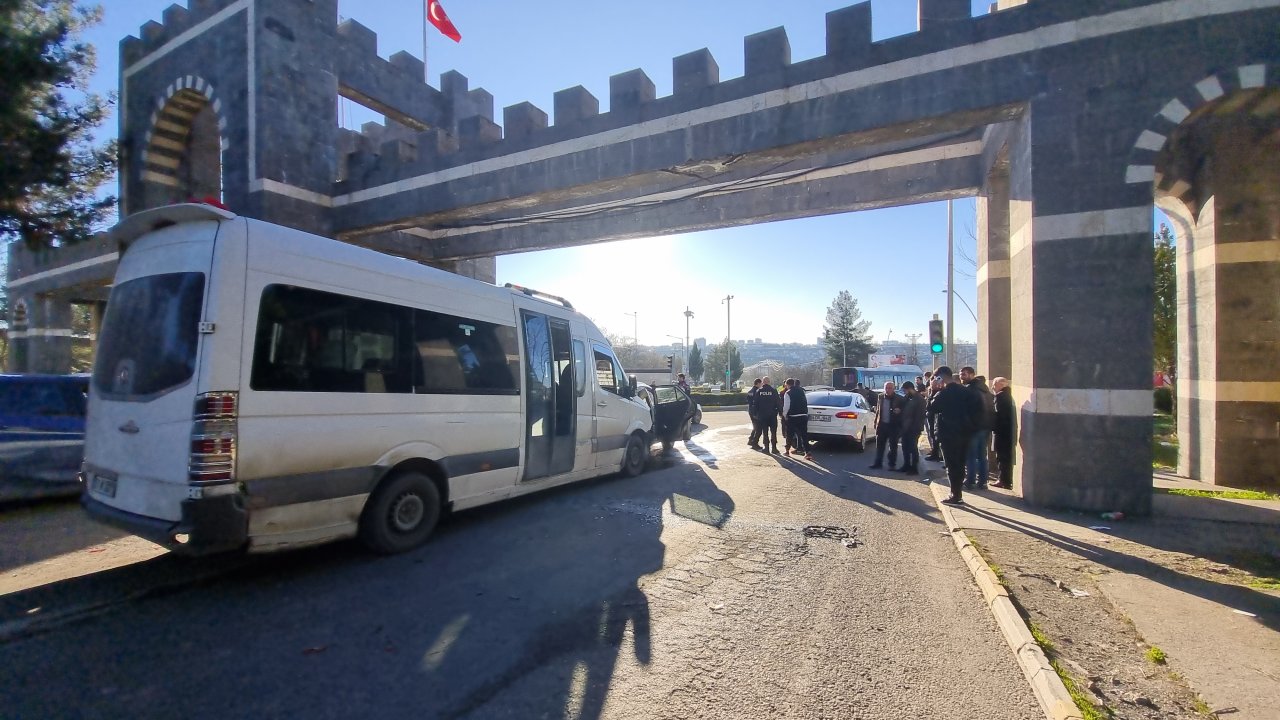 Diyarbakır’da zincirleme kaza! 6 araç birbirine girdi: Çok sayıda yaralı var