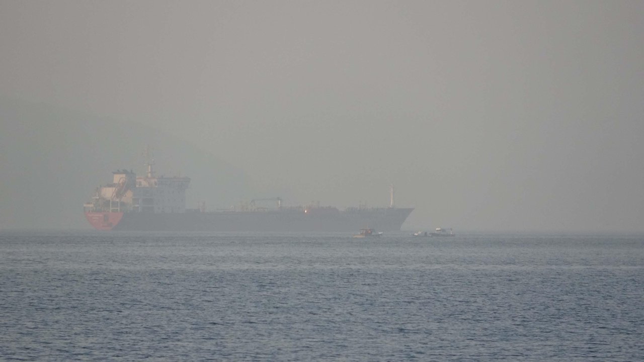 Boğaz'da gemi trafiğine sis engeli