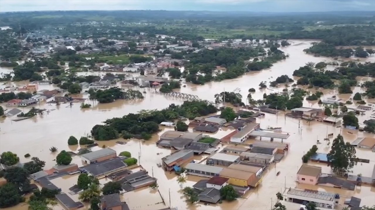 Brezilya'da şiddetli yağışlar binlerce kişiyi yerinden etti