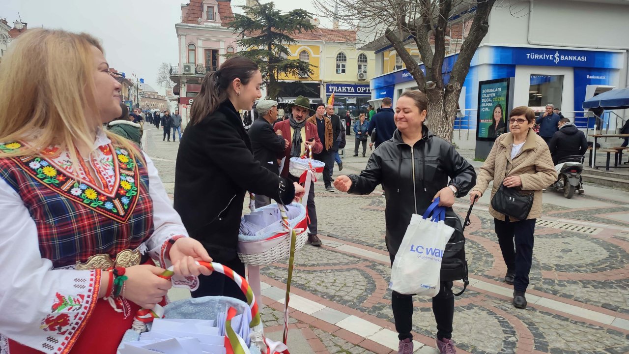 Edirne'de 'Baba Marta'  etkinliği! Marteniçkalar bileklere takıldı