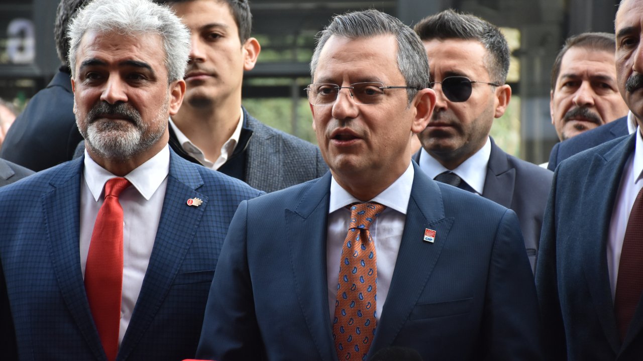 Özgür Özel Erdoğan'a seslendi: 'Murat Kurum'u çek, Pinokyo'yu aday göster'