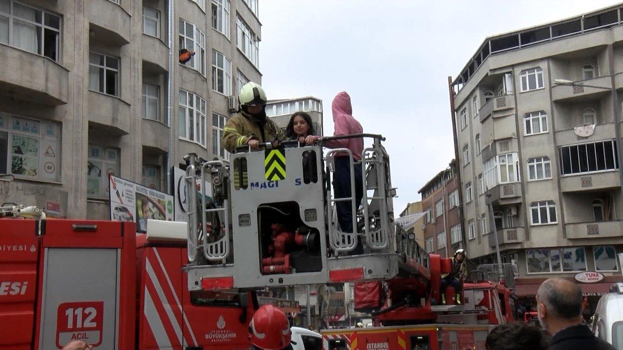 5 katlı binada yangın çıktı: Mahsur kalan 8 kişiyi itfaiye kurtardı