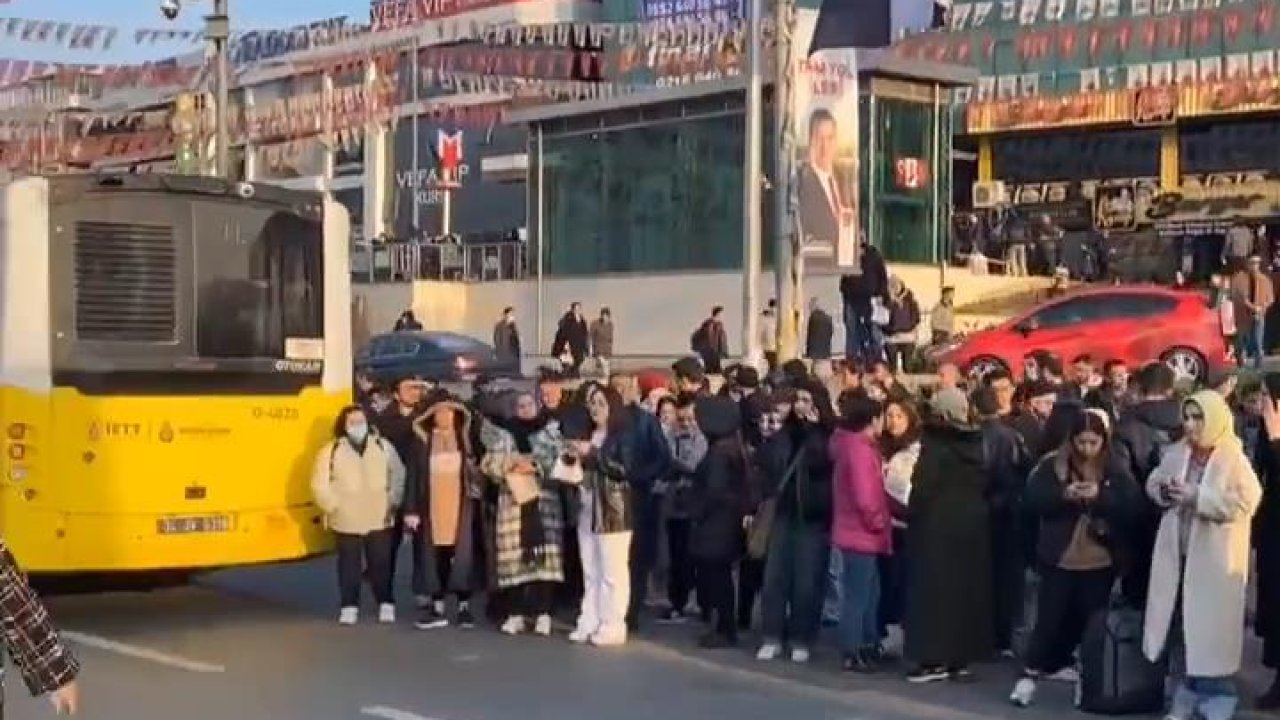 İstanbul'da metro arızası! Seferler otobüsle yapıldı!