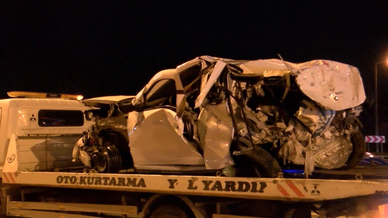 TEM Otoyolu'nda hafriyat kamyonu kazaya karıştı: 5 yaralı