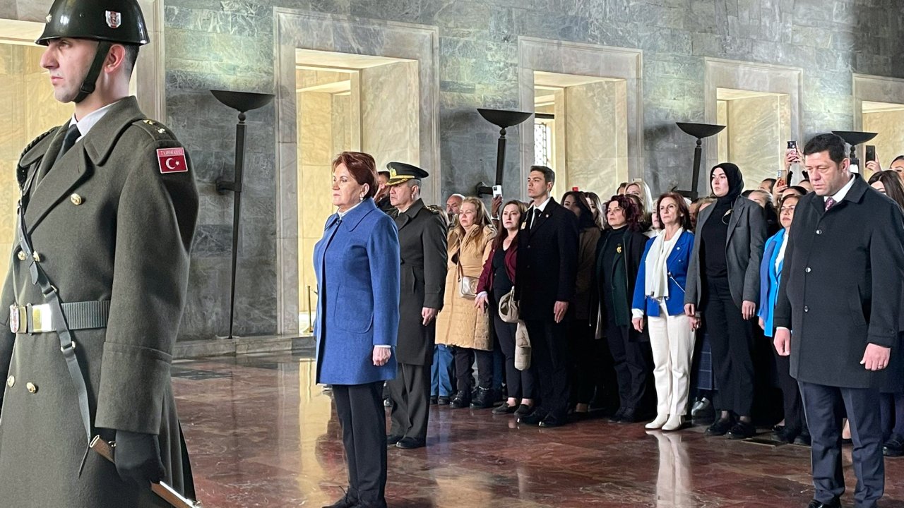 Meral Akşener'den Anıtkabir'e ziyaret: 'Asla vazgeçmeyeceğiz'