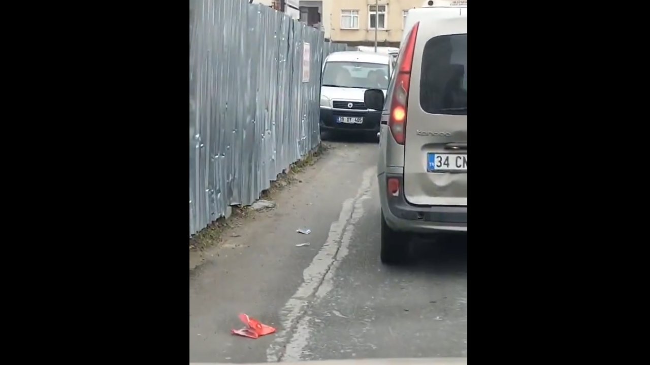 Bir vatandaş, çöpleri yere atan sürücüyü böyle görüntüledi!