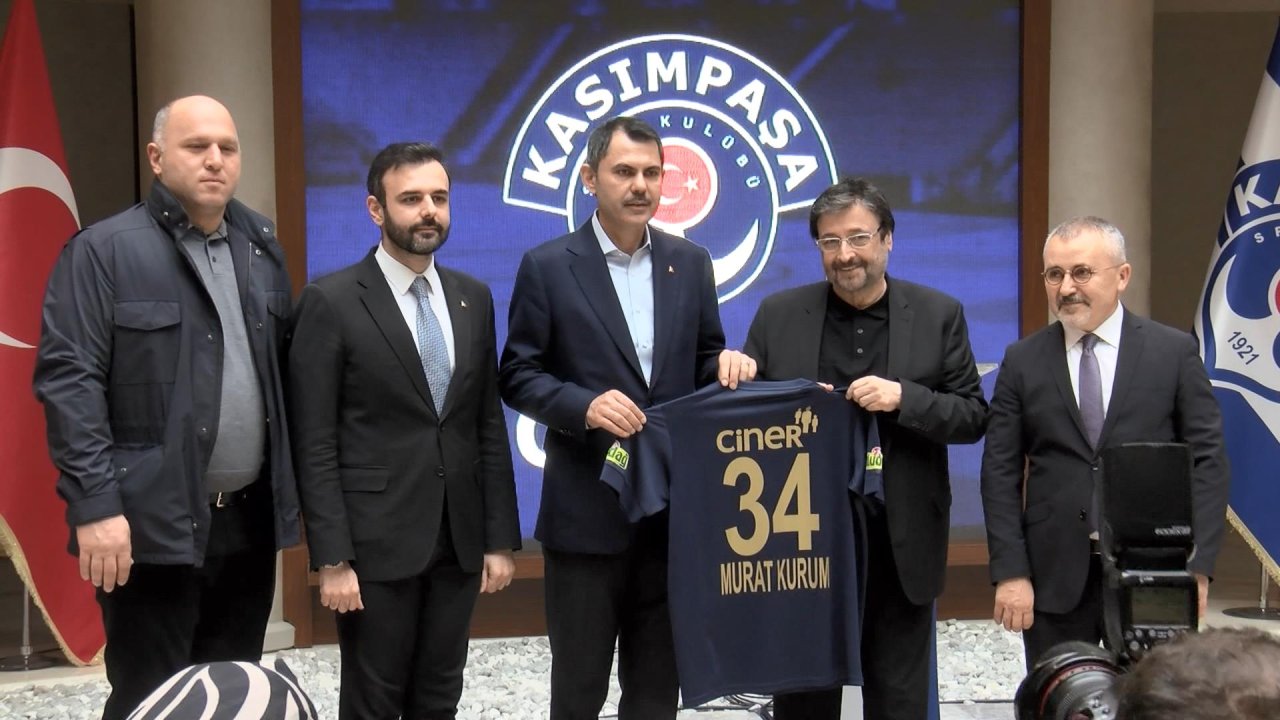 Murat Kurum'dan Kasımpaşa Spor'a ziyaret: 'Türkiye'nin örnek aldığı kulüp'