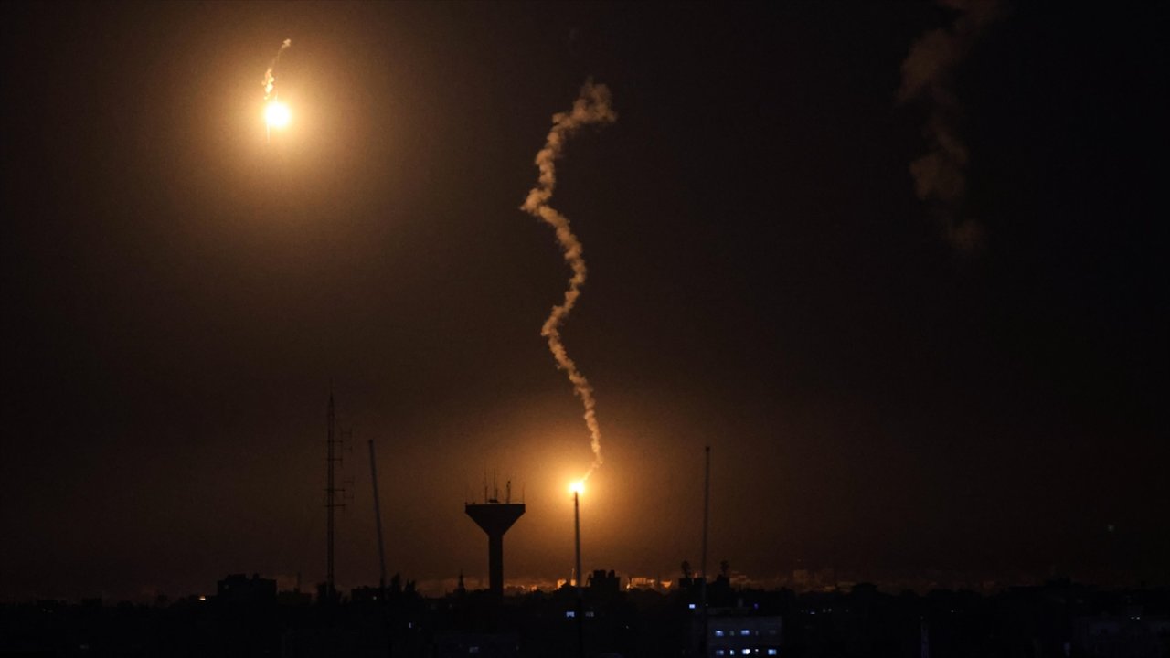 İsrail'in gece boyunca saldırdı: En az 80 Filistinli öldürüldü