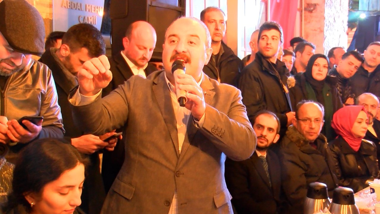 Mustafa Varank ve Alinur Aktaş vatandaşlarla sahurda buluştu