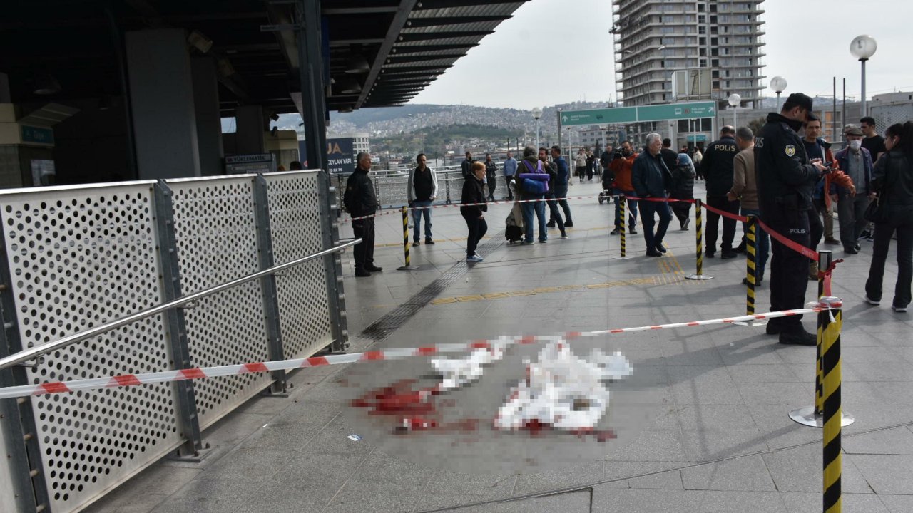 İzmir'de aktarma merkezi önünde silahlı saldırı: Ölü ve yaralılar var