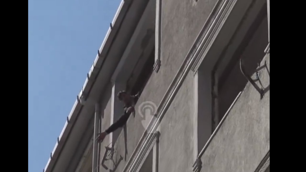 Bina yıkımı sırasında şoke eden olay! 4. katta uyuyan adam son anda fark edildi…