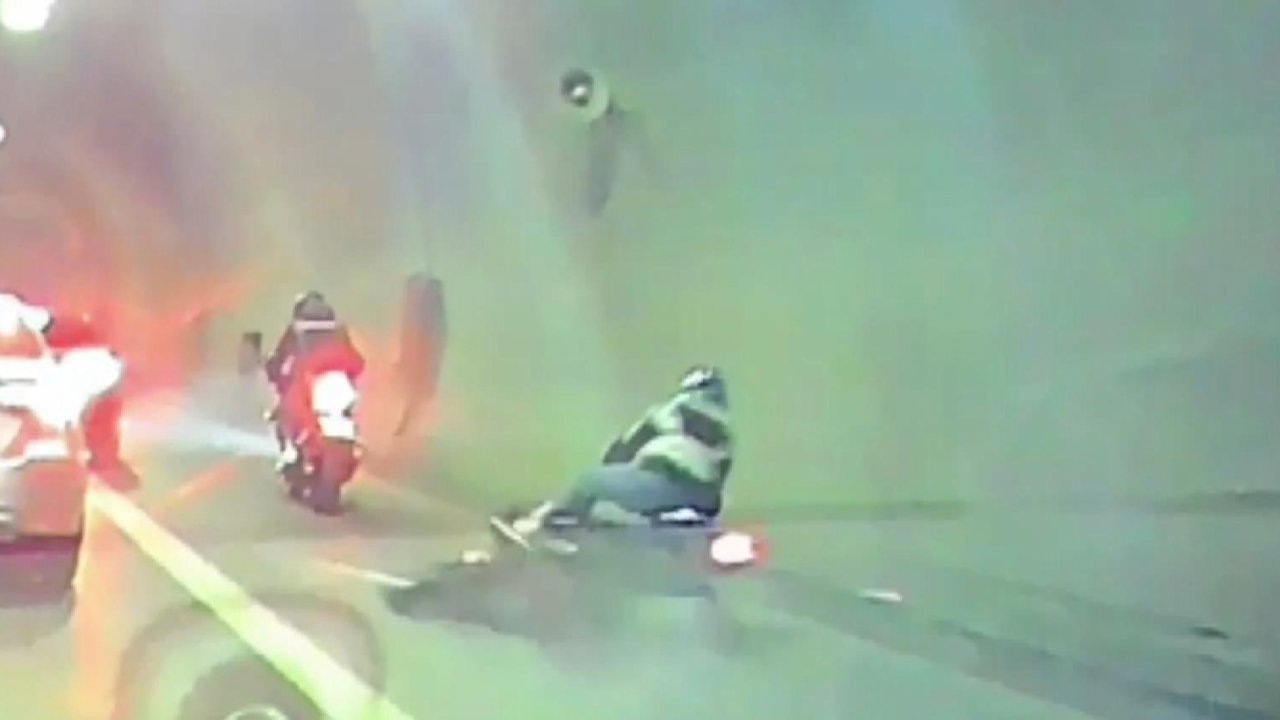 Üsküdar'da tünelde motosiklet kazası: Sürücü yara almadan kurtuldu