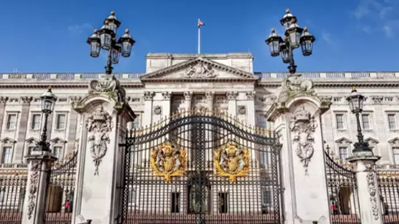 Buckingham Sarayı'ndan Dünya Saati'ne destek: 1 saat ışıklarını kapatacak