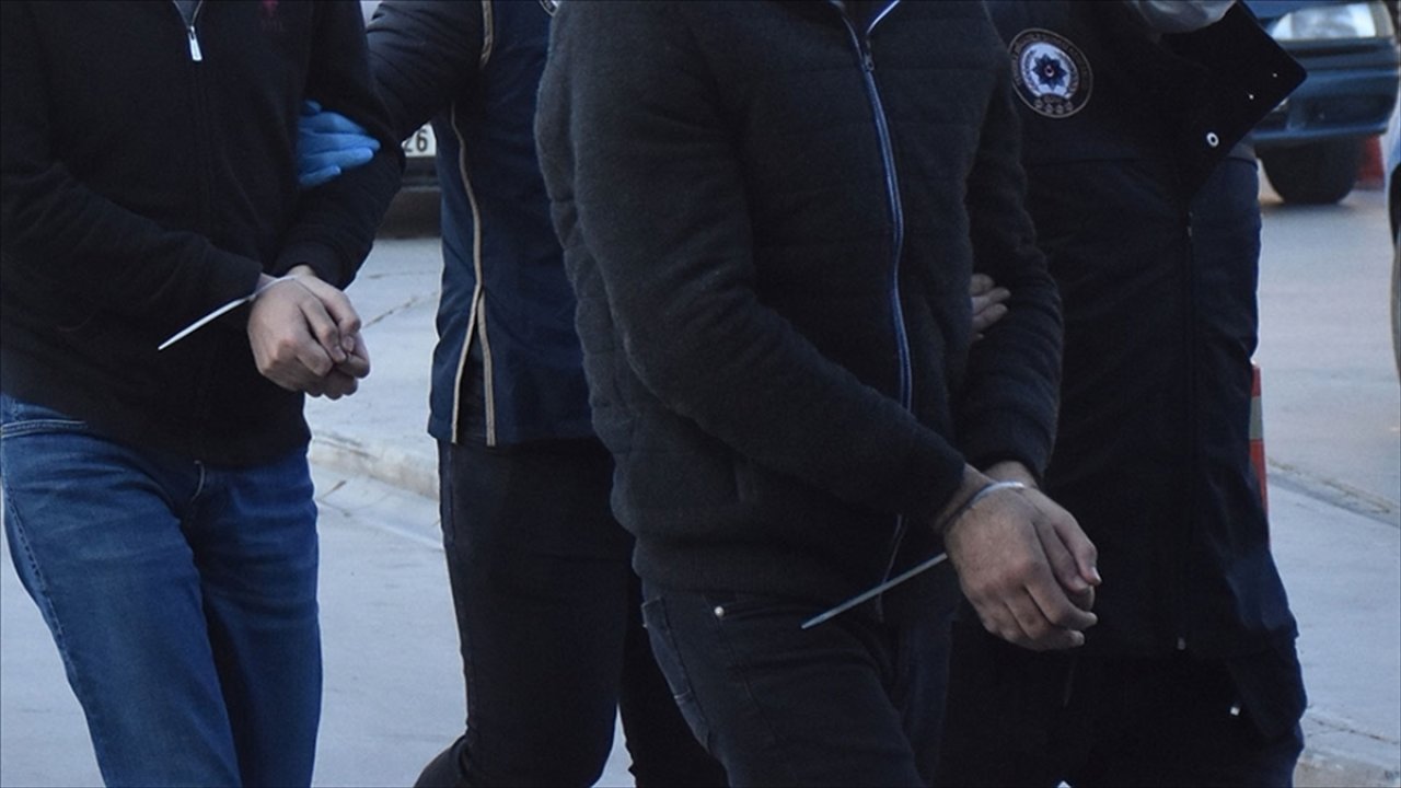 Edirne'de 11 kaçak göçmen ve organizatörü yakalandı