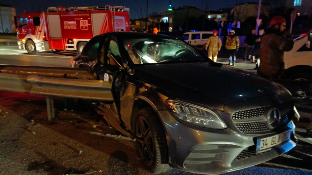 TEM Otoyolu'nda feci kaza! Bariyerler otomobile saplandı: 1 ölü, 1 yaralı