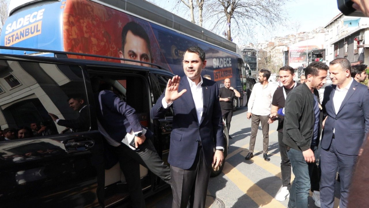 Murat Kurum sonuçları takip etmek için AK Parti il başkanlığında
