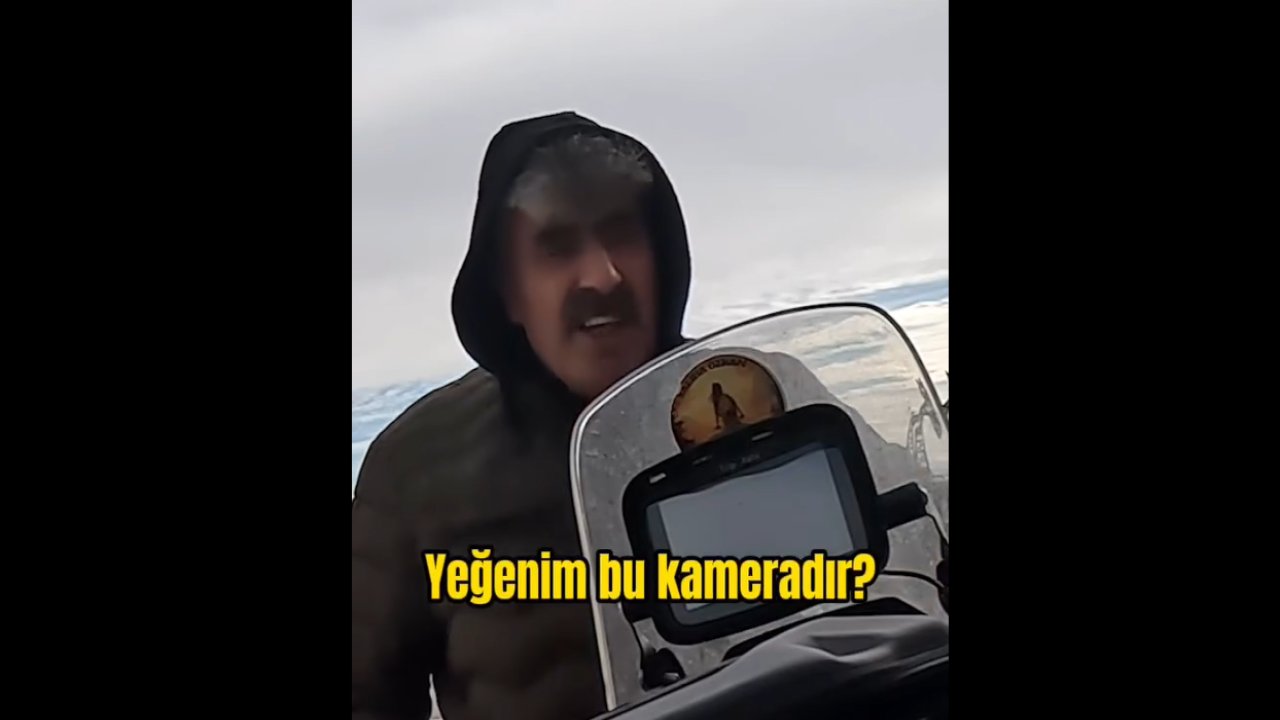 Motoruyla tek başına Türkiye’yi gezen genç kadının yol üstünde ilginç sohbeti…