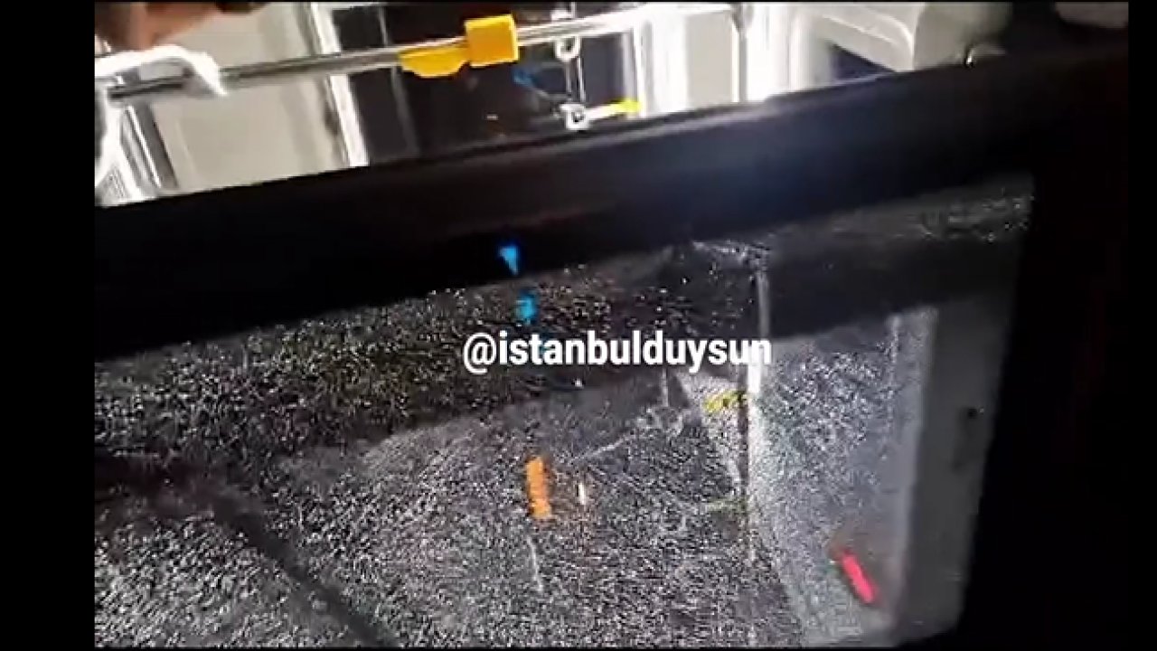 İstanbul’da otel kurşunlandı! Seken mermiler metrobüse isabet etti!