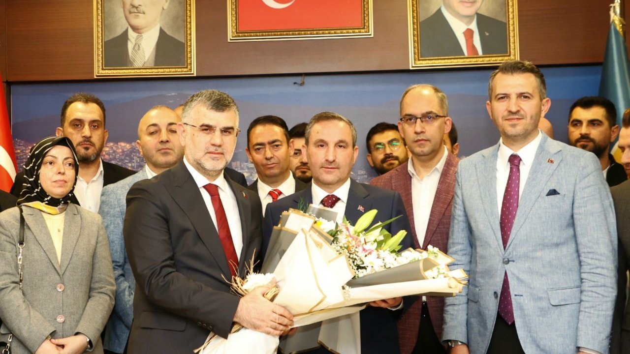 Sultanbeyli Belediye Başkanı Ali Tombaş mazbatasını aldı, göreve başladı