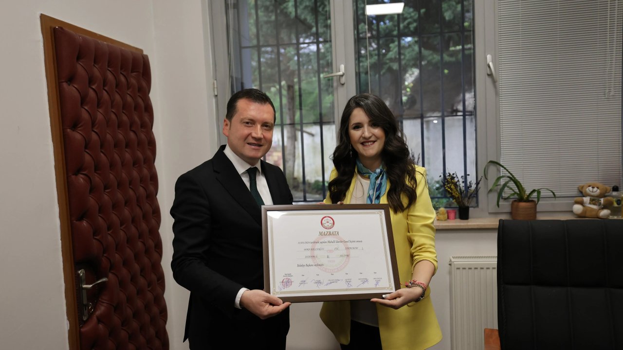 Silivri Belediye Başkanı Bora Balcıoğlu mazbatasını aldı