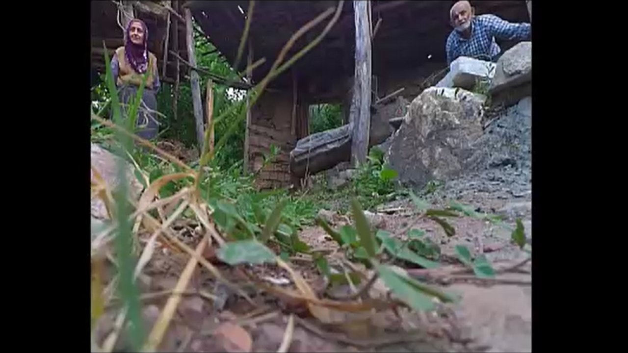Bahçelerine düşen drone, yaşlı çifti şaşkınlığa uğrattı!