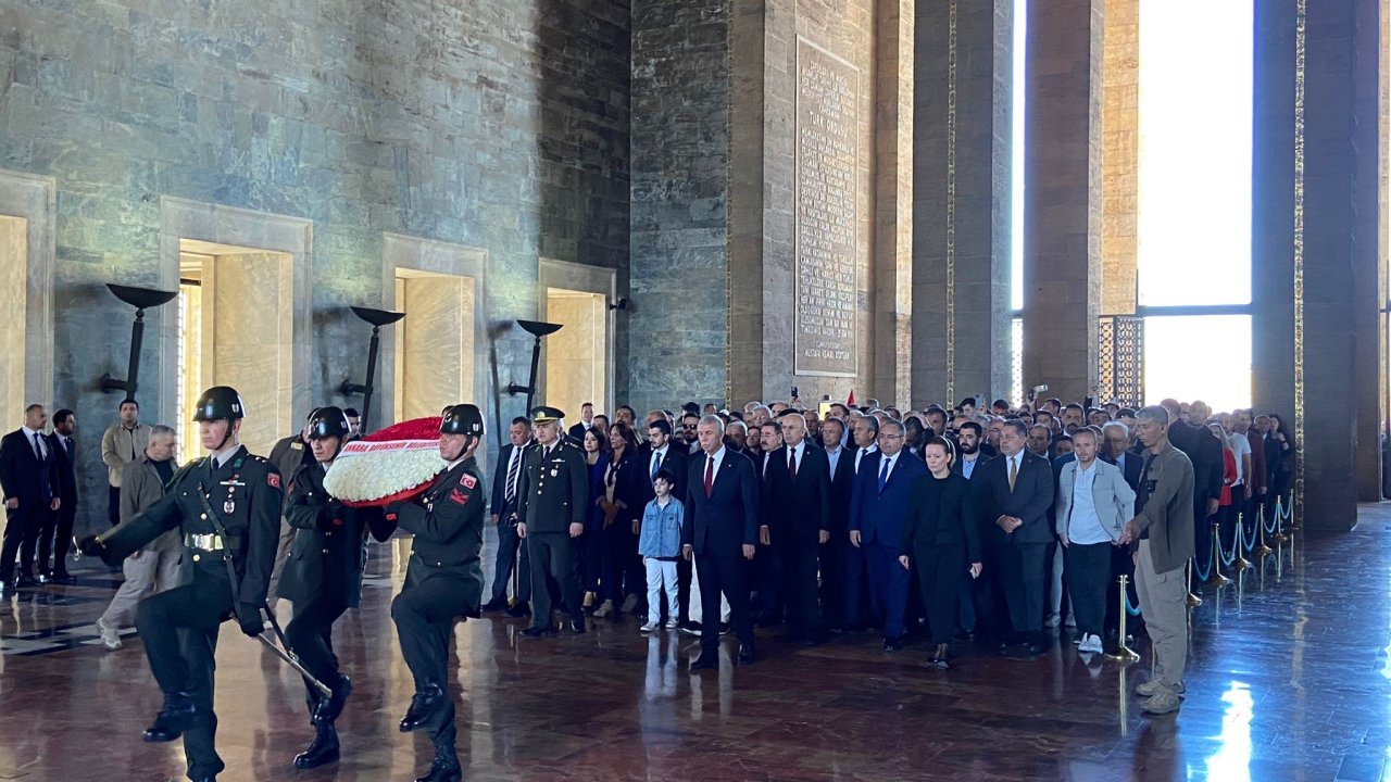 Mansur Yavaş'tan CHP'li başkanlarla Anıtkabir'e ziyaret: 'Tek idealimiz...'
