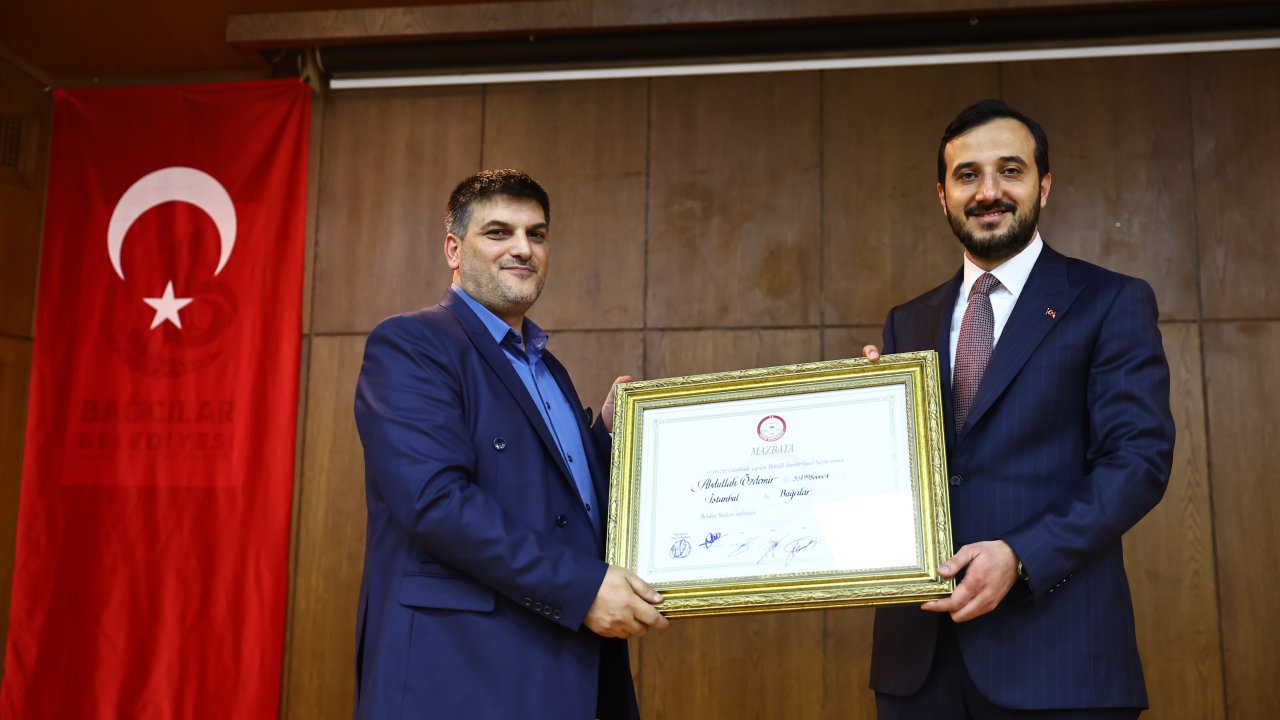 Bağcılar Belediye Başkanı Abdullah Özdemir mazbatasını aldı