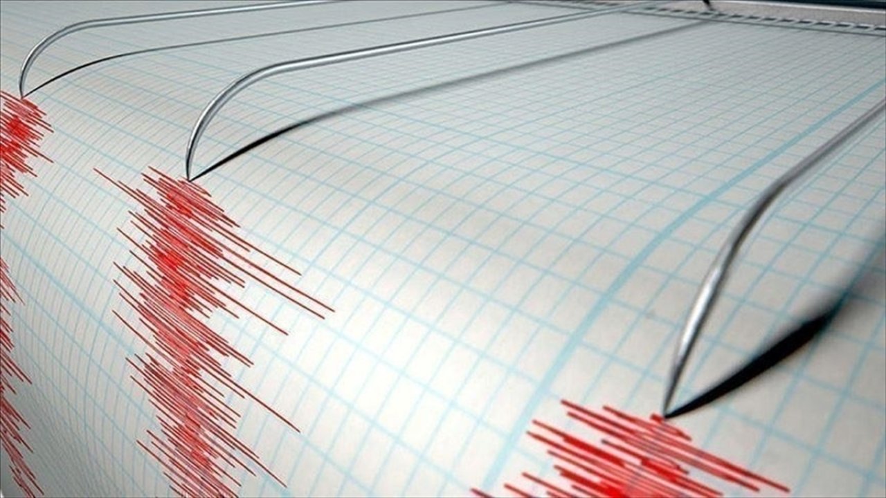 Ege Denizi'nde 4,5 büyüklüğünde deprem! Ege Denizi İzmir Serferihasar depremi merkez üssü 19 Nisan Cuma