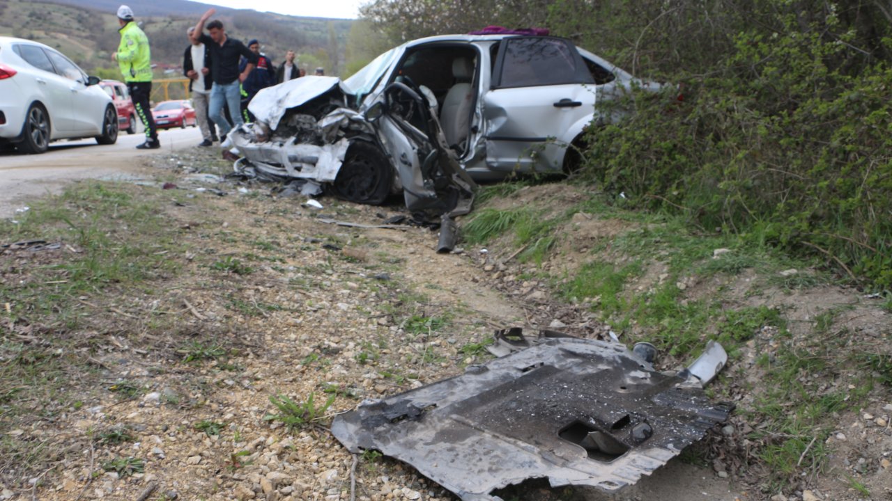 Tokat’ta otomobiller kafa kafaya çarpıştı: 1 ölü, 8 yaralı