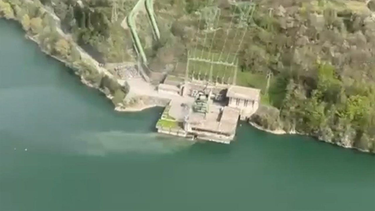 İtalya'da hidroelektrik santralinde patlama: Kaybolan işçiler aranıyor