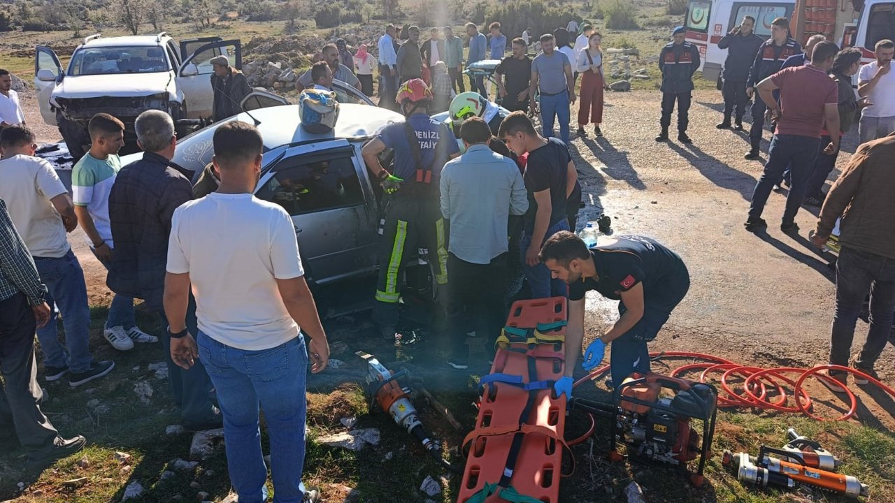 Denizli'de acı kaza: Karı- koca öldü, 4 kişi yaralandı