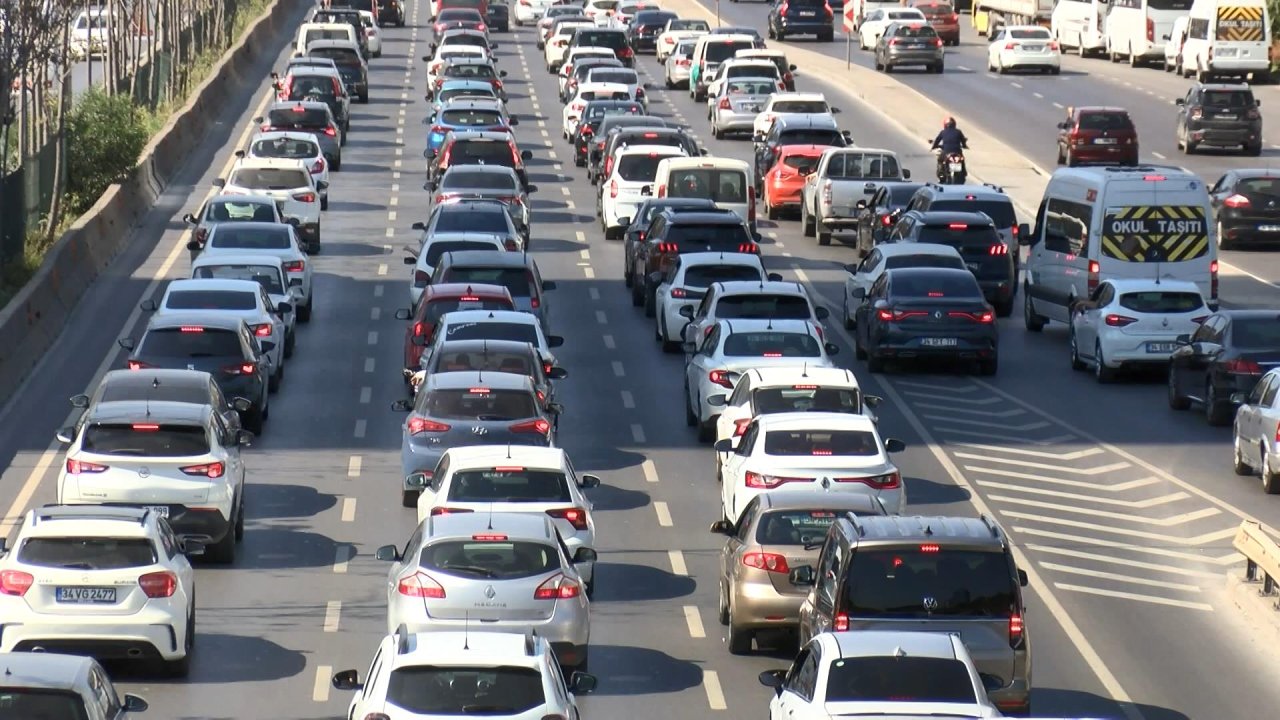 İstanbul'da trafik yoğunluğu: Yüzde 64 olarak ölçüldü