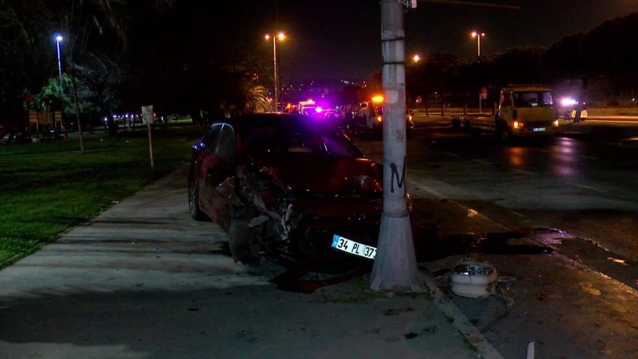 İstanbul'da yarışan araçlar zincirleme kazaya neden oldu: 5 yaralı