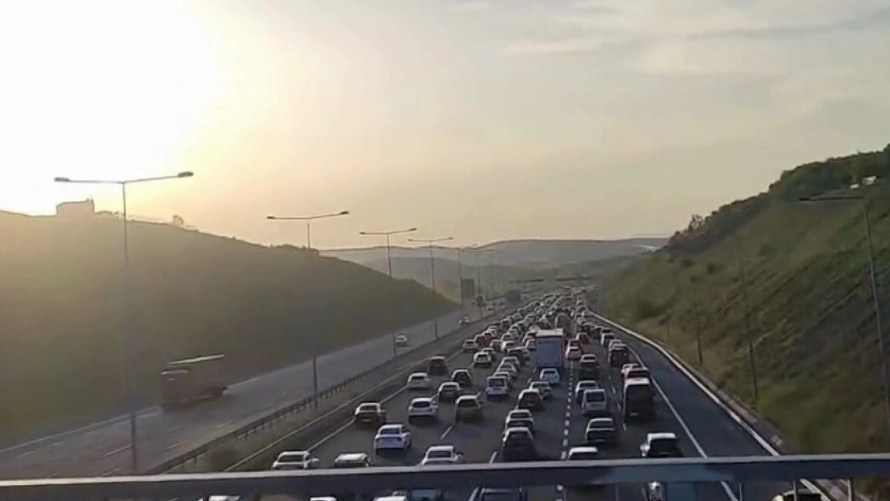 Bayram tatili dönüşü başladı! İstanbul yönünde trafik oluştu