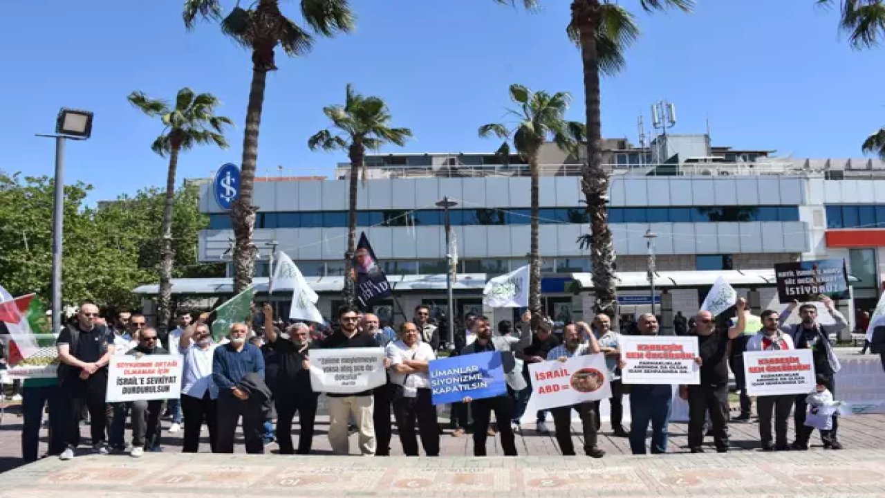 İzmir'de bir grup tarafından İsrail protestosu düzenlendi