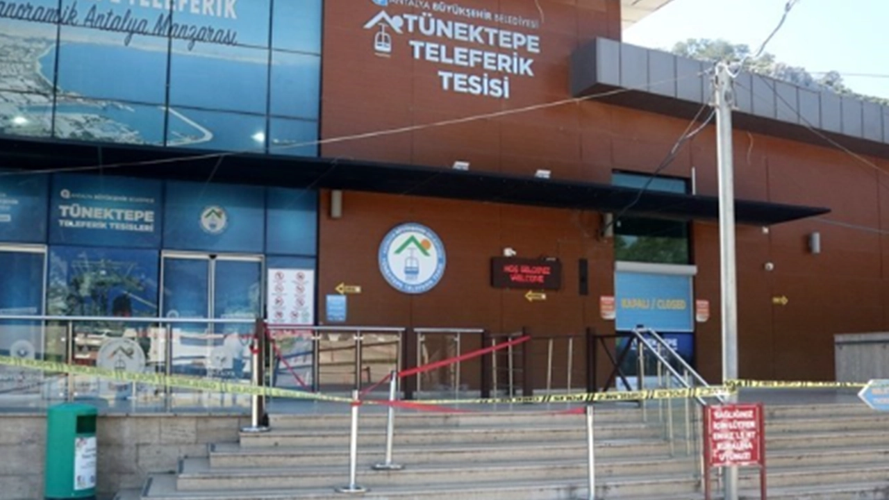 Antalya'daki kaza sonrası teleferik girişi kapatıldı
