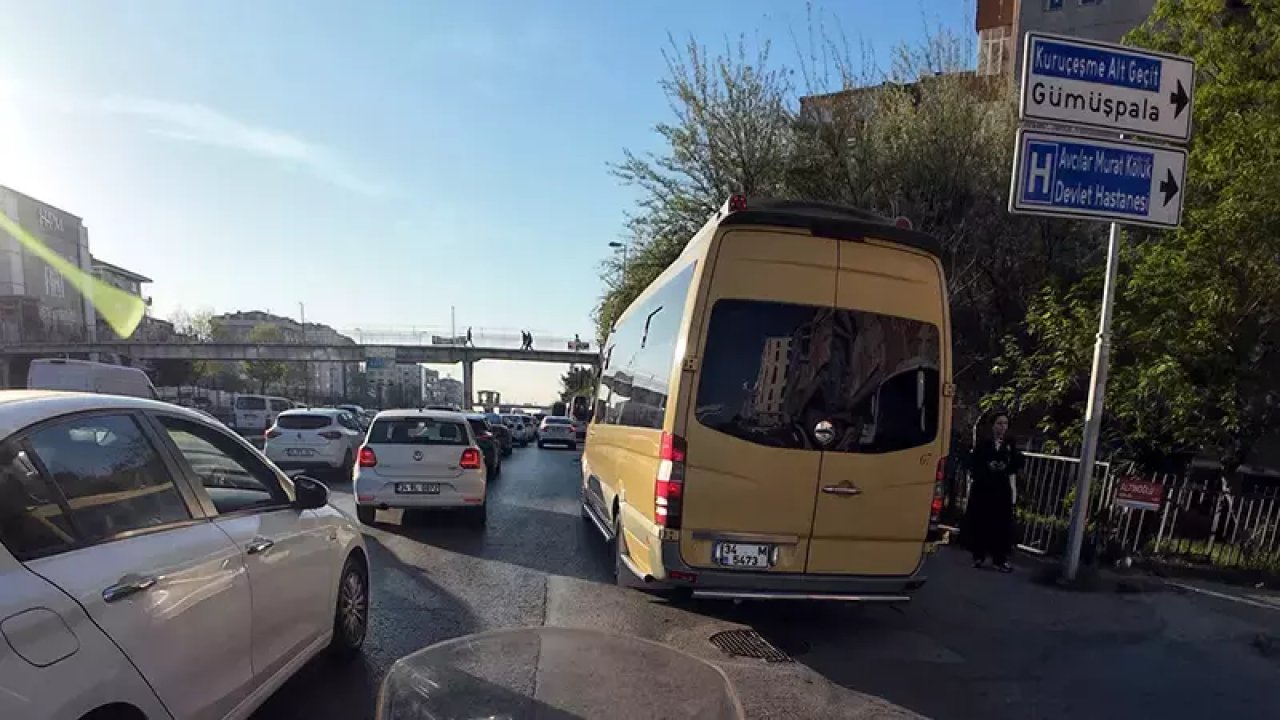 Kaldırımdan giden minibüs şoförü şaşkınlık yarattı!