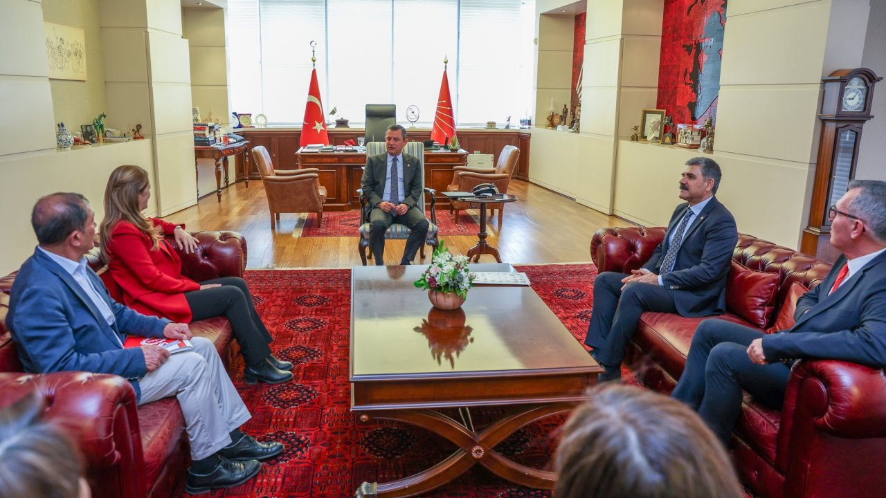 CHP lideri Özel, DİSK Genel Başkanı Çerkezoğlu ile görüştü