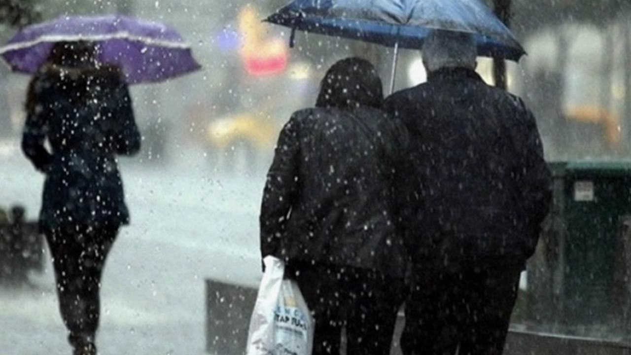 Meteoroloji ve AKOM'dan İstanbul için yağış uyarısı