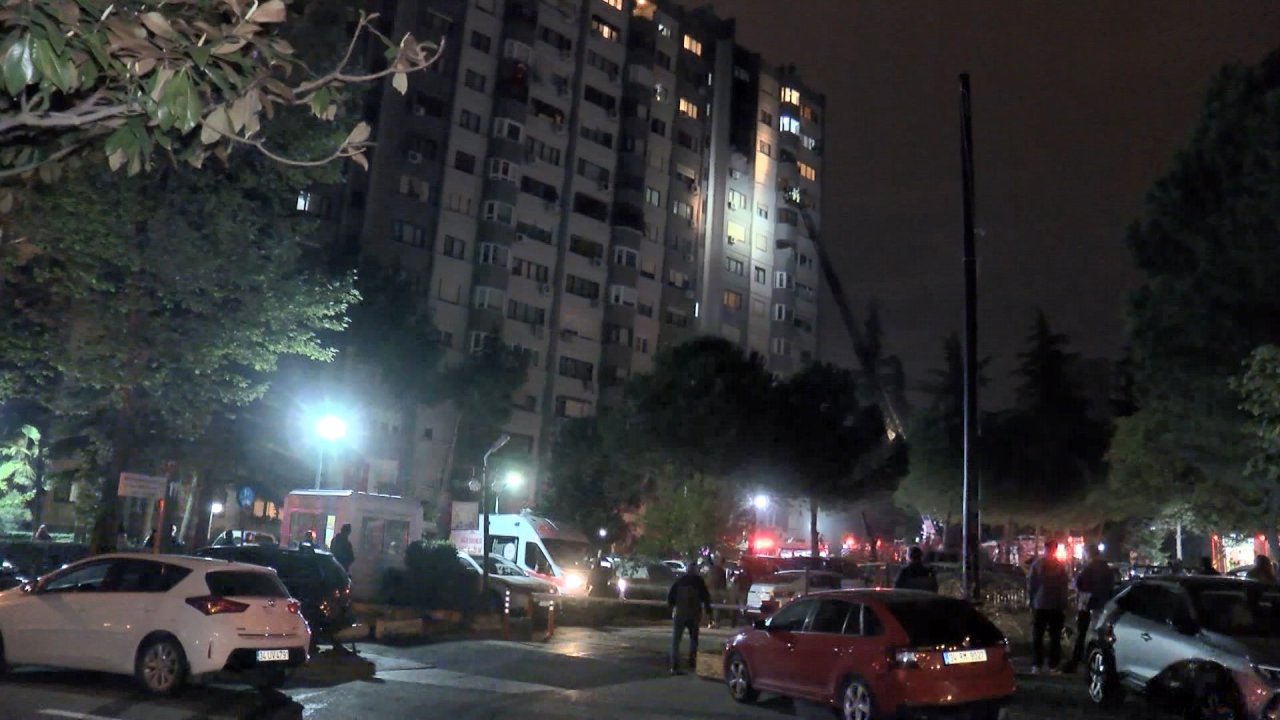 İstanbul'da binada yangın paniği: Apartman sakinleri kendini sokağa attı