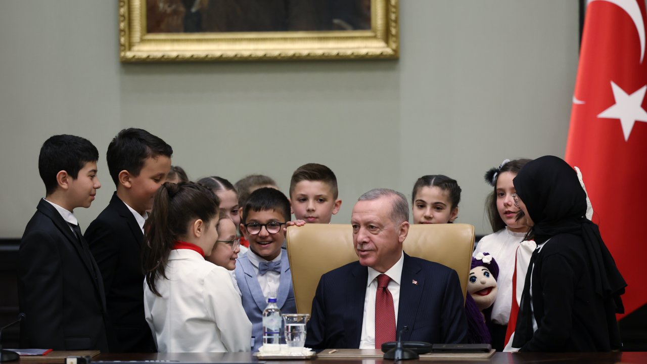 Cumhurbaşkanı Erdoğan Külliye'de çocuklarla bir araya geldi