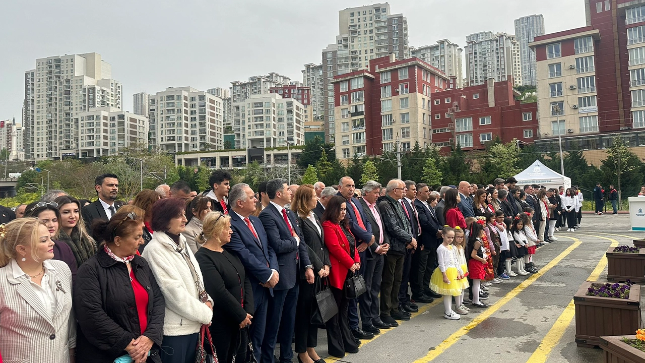 AK Partili başkan Kartoğlu'na tören tepkisi!