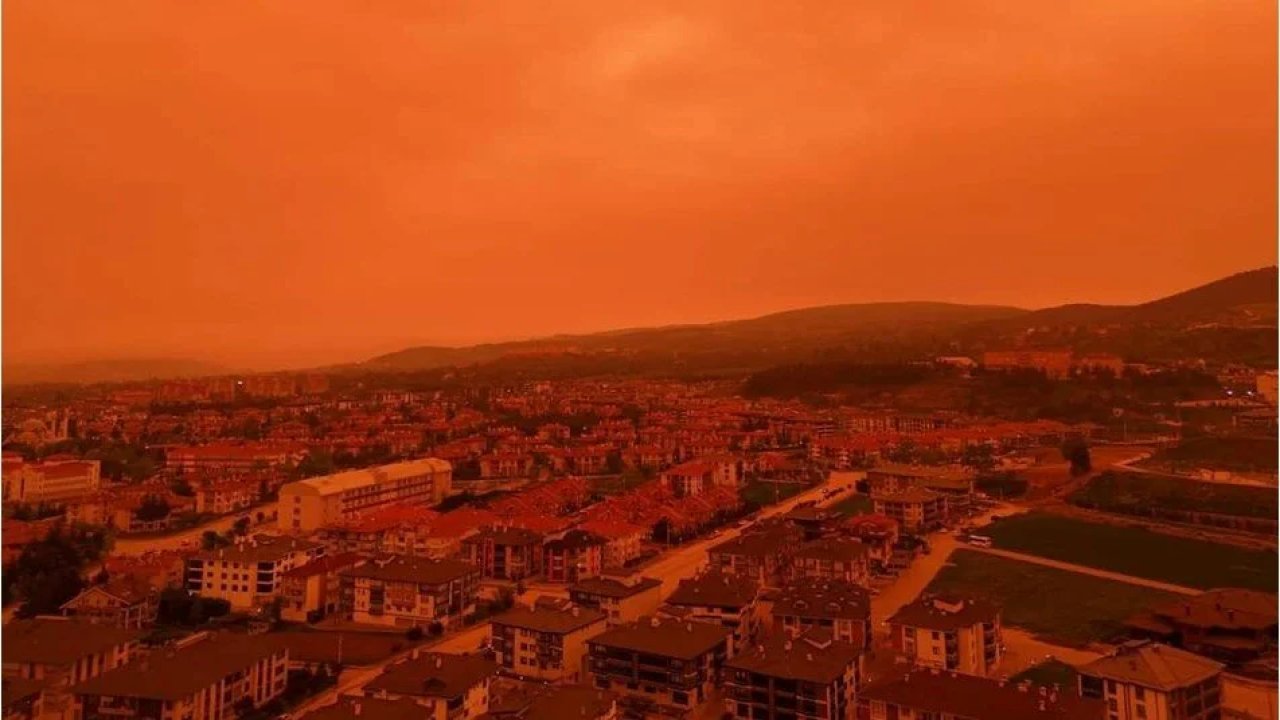 Toz taşınımı etkisi; kentte gökyüzü kırmızıya büründü