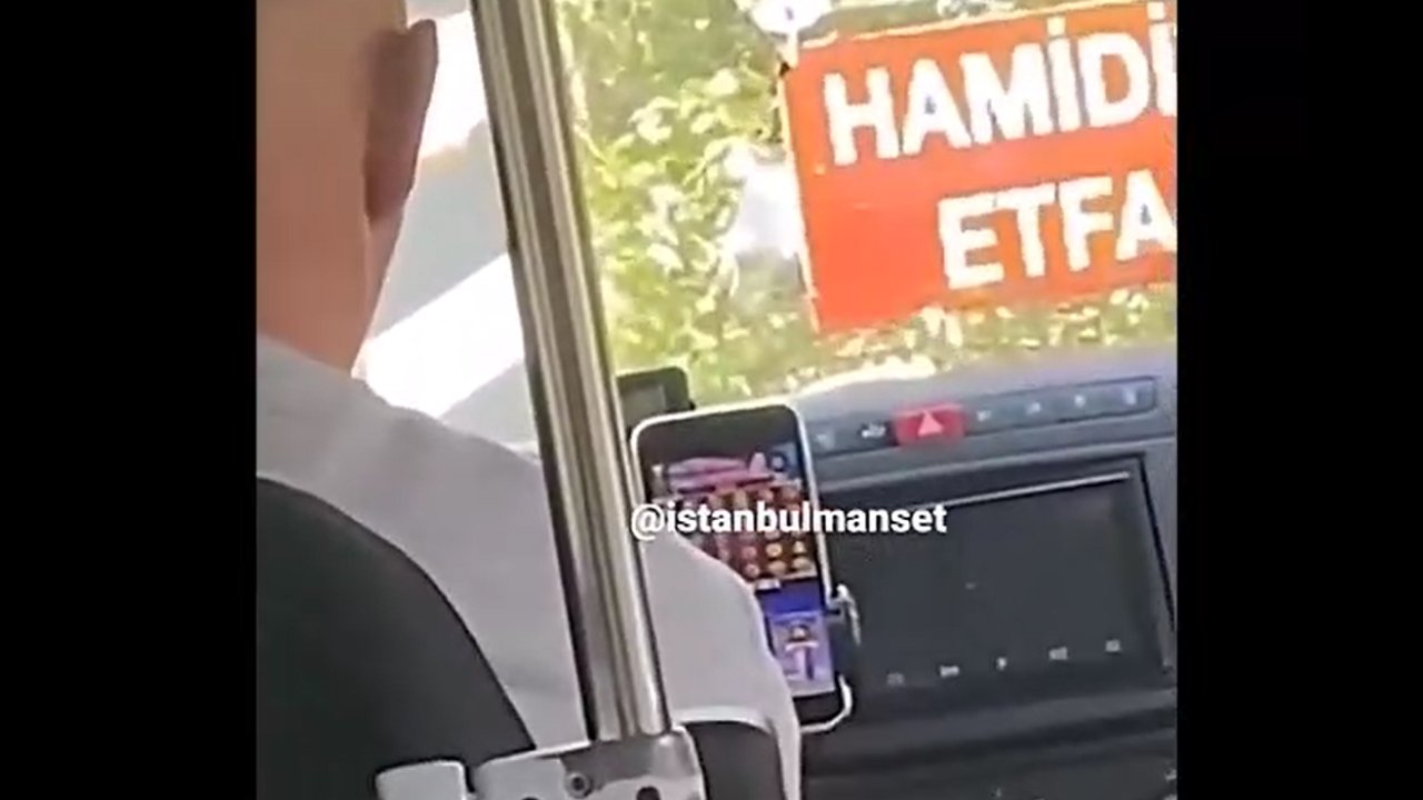 Minibüs şoförü direksiyon başında “sanal bahis” oynadı!