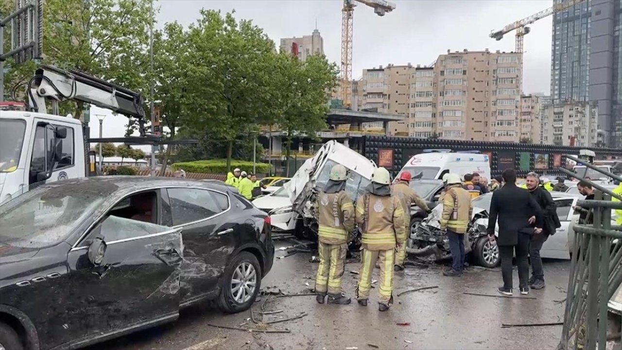 İstanbul Beşiktaş'ta 8 aracın karıştığı zincirleme kaza: Yaralılar var!